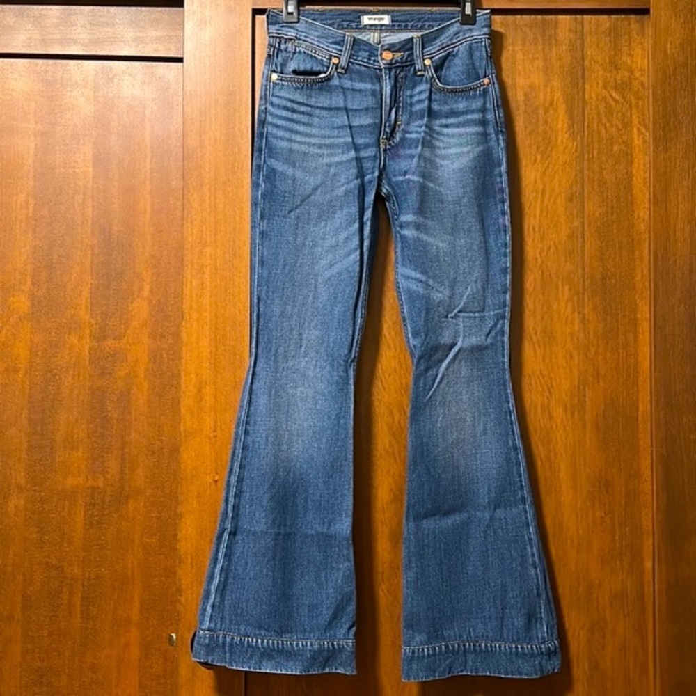Wrangler High Rise Flare - Picture 2 of 6